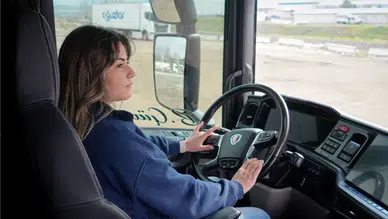Ankara’da Üniversite Mezunu Genç Kadın Uzun Yol Tır Şoförü Oldu
