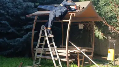 Pursaklar’da parklara bakım seferberliği: Bank ve çardaklar yenileniyor