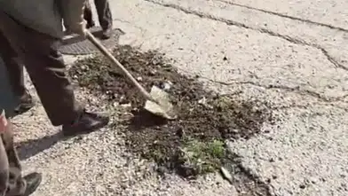 Mamak’ta Vatandaşlar İsyan Etti: Köstebek Yuvasına Dönen Yolu Kendileri Onardı