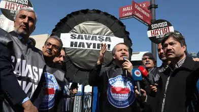 Siyah Çelenk Bırakıldı