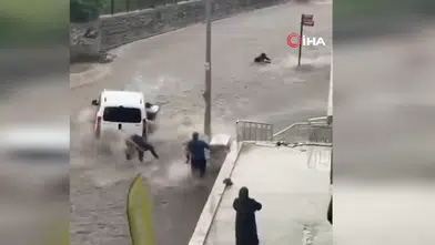 Ankara’da Selde Vatandaşları Kurtarma Anı Kamerada