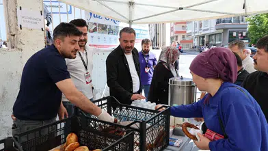 Pursaklar Belediyesi’nden YKS Adayları ve Velilere İkram Desteği