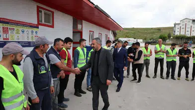 Pursaklar Belediye Başkanı Ertuğrul Çetin Personelle Bayramlaştı