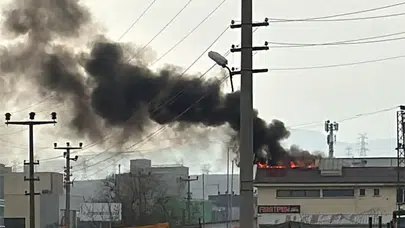 Ankara Sincan’da Fabrika Yangını: Kapı ve Pencere İmalat Atölyesi Alevlere Teslim Oldu