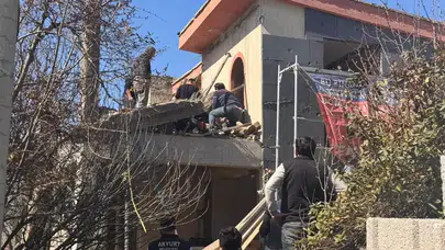 Ankara Akyurt'ta Kaçak Balkon Sundurması Çöktü: 2 Yaralı
