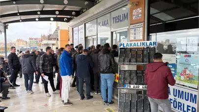 Ankara’da APP Plaka Değişiminde Son Gün Yoğunluğu: Uzun Kuyruklar Oluştu
