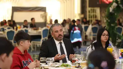 Pursaklar Belediye Başkanı Çetin, Yetim ve Öksüz Çocuklarla İftar Sofrasında Buluştu