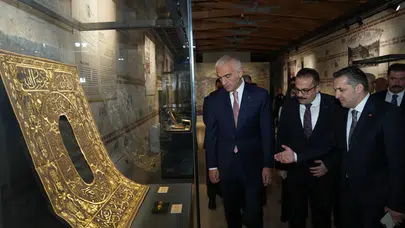 Sultanahmet ve Rüstem Paşa'dan Çalınan İznik Çinileri Geri Döndü