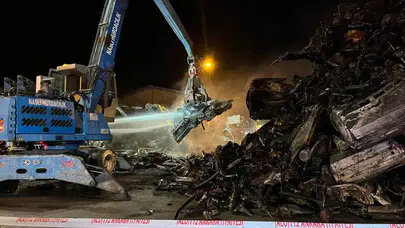 Ankara Hurdacılar Sitesi’nde Yangın: Yaklaşık 100 Hurda Araç Yandı