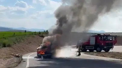 Ankara-Nallıhan Yolunda Seyir Halindeki Araç Alevlere Teslim Oldu