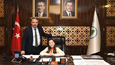 Pursaklar’da 23 Nisan’da Belediye Koltuğu Miray Özayaz’da