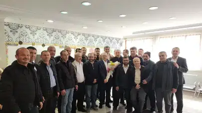 42 Yıllık Öğretmen Emekli Oldu: Son Dersine Eski Öğrencileri Katıldı