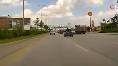 Sincan’da Makas Atan Kamyonet Zincirleme Kazaya Neden Oldu