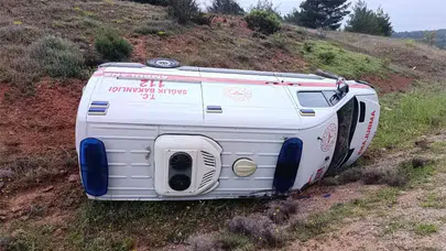 Ankara’da Hasta Taşıyan Ambulans Yağış Nedeniyle Yan Yattı