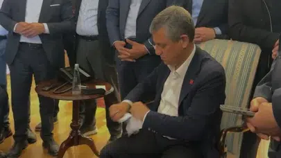 Özgür Özel Mutlak Butlan Tebligatı Yırttı Ankara'da Gerginlik