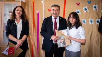 Gölbaşı’nda Karne Sevinci: Başkan Odabaşı Öğrencilerle Buluştu