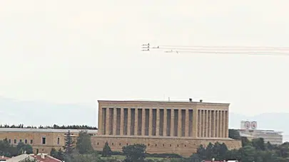Türk Yıldızları Ankara Semalarında NATO Zirvesi Öncesi Prova Yaptı