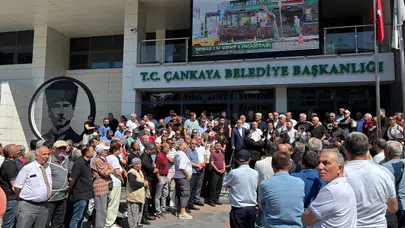 Çankaya Belediyesine Operasyon Sonrası Belediye Önünde Yoğunluk Yaşandı
