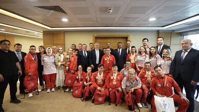 Bakan Bak, 51 madalya kazanan özel sporcuları Ankara'da ağırladı