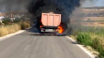 Ankara'da seyir halindeki tır alev aldı, yangın söndürüldü