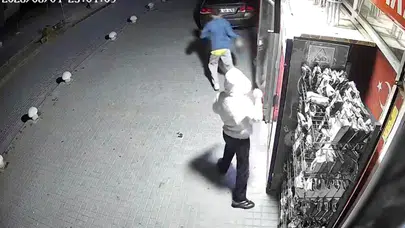 Sincan'da Marketten İçecek Çalan Çocuklar Kamerada