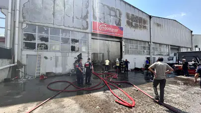 Yenimahalle’de Kargo Deposunda Yangın: 2 Tır Zarar Gördü