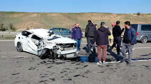 Çankaya’da Tıra Çarpan Otomobil Takla Attı: 1 Ağır Yaralı