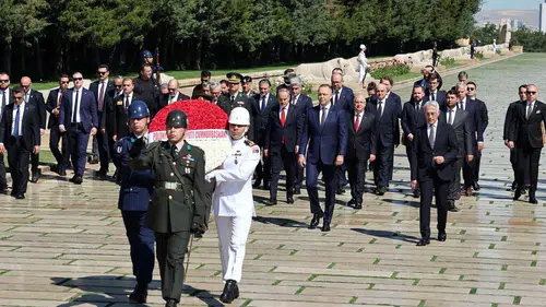 Polonya Cumhurbaşkanı Nawrocki Anıtkabir’i Ziyaret Etti