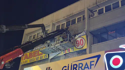 Altındağ’da Yönetmeliğe Aykırı Tabelalar Belediye Ekiplerince Kaldırıldı