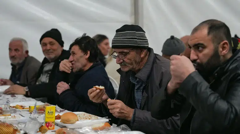 Etimesgut’ta Ramazan Bereketi: 4 Noktada İftar Çadırı Kuruldu