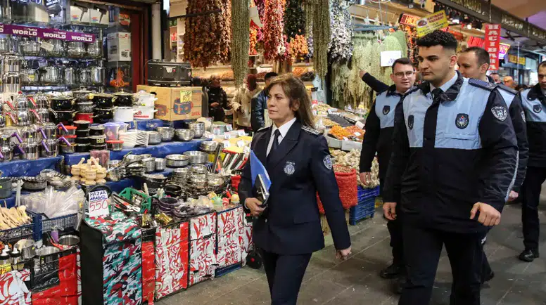 Ankara Zabıtası Ulus Hali ve Çevresinde Gıda Denetimi Yaptı