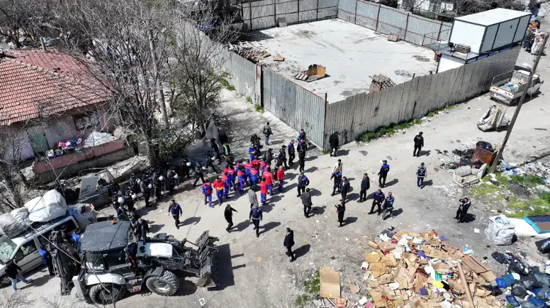 Sincan’da İhbar Üzerine Kapsamlı Temizlik: Atık Alanları Temizlendi