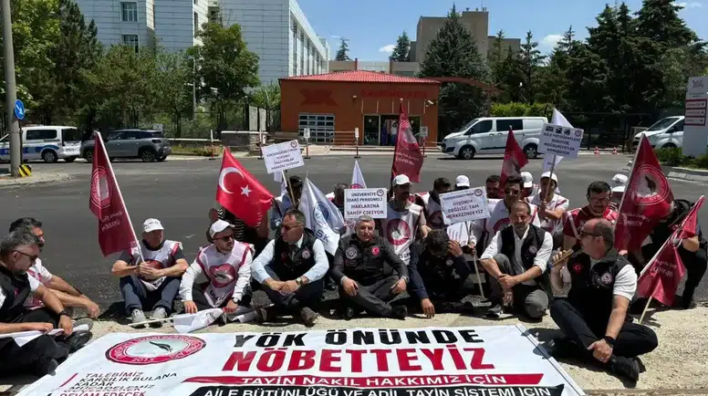 ÜNİPERSEN’den YÖK Önünde Tayin-Nakil Sistemi İçin Çağrı