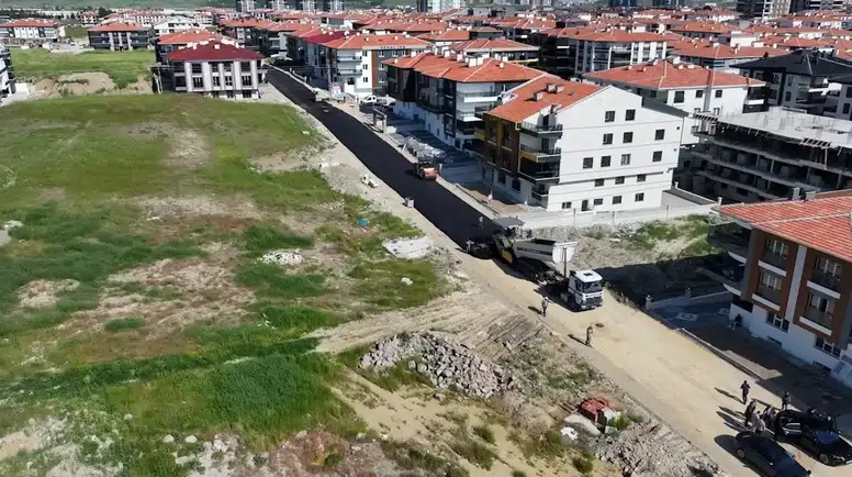 Sincan’da asfalt mesaisi sürüyor: Yenikent’te yollar modernleşiyor