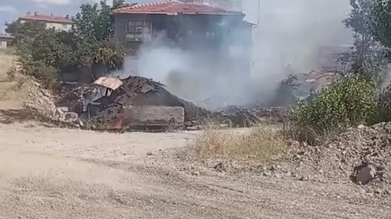 Ankara Altındağ'da Ot Temizliği İçin Yakılan Ateş Eve Sıçradı