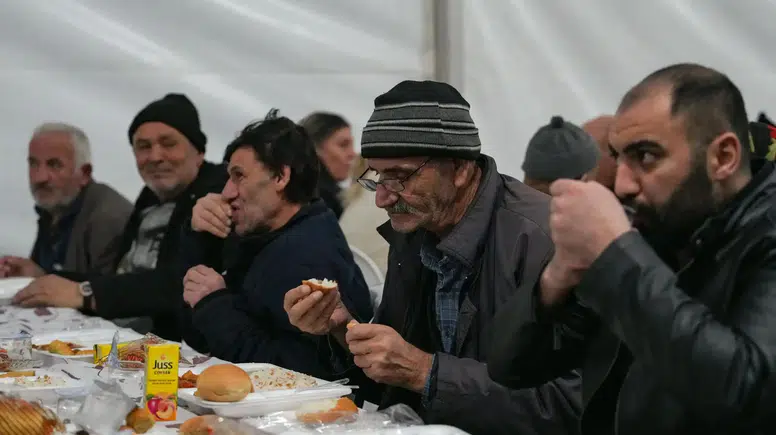 Etimesgut’ta Ramazan Bereketi: 4 Noktada İftar Çadırı Kuruldu