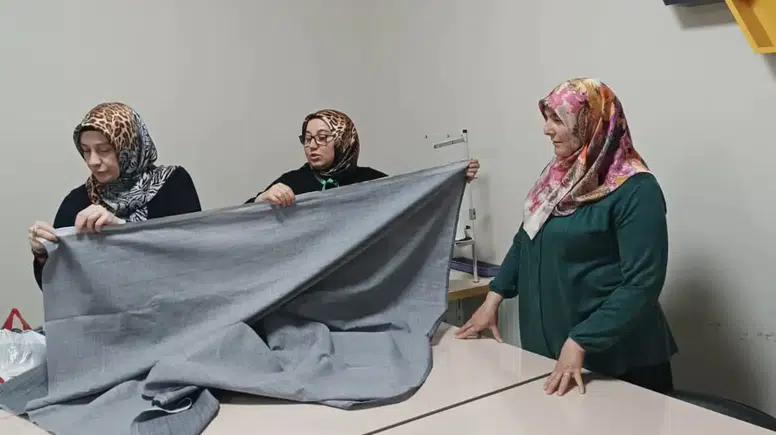 Pursaklar'da Dikiş Kursu Kursiyerleri İhtiyaç Sahipleri İçin Üretiyor