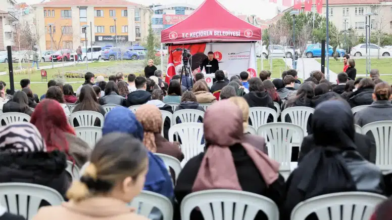 Keçiören’de Kütüphaneler Haftası’nda “Bir Diriliştir Çanakkale” Söyleşisi