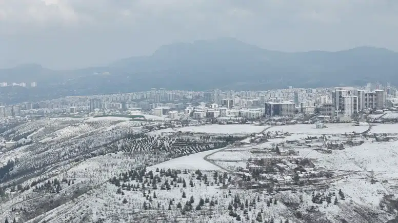 Ankara’da Nisan Ortasında Kar Sürprizi: Beyaz Manzara Dronla Görüntülendi
