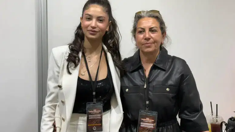 21 Yaşındaki Kadın Tespih Ustası Fuarda İlgi Gördü