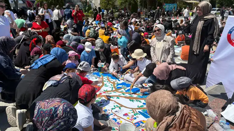 Sincan Sanat Festivali’nde 50 Metrelik Branda Boyandı