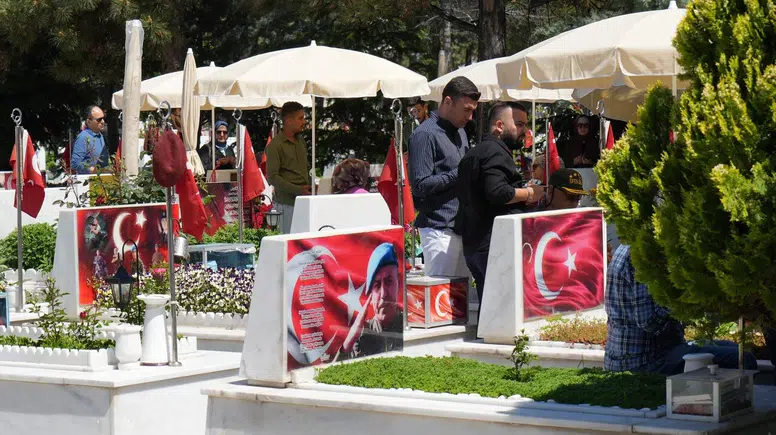 Ankara’da Şehitliklerde Bayram Arefesi Ziyareti ve Dualar