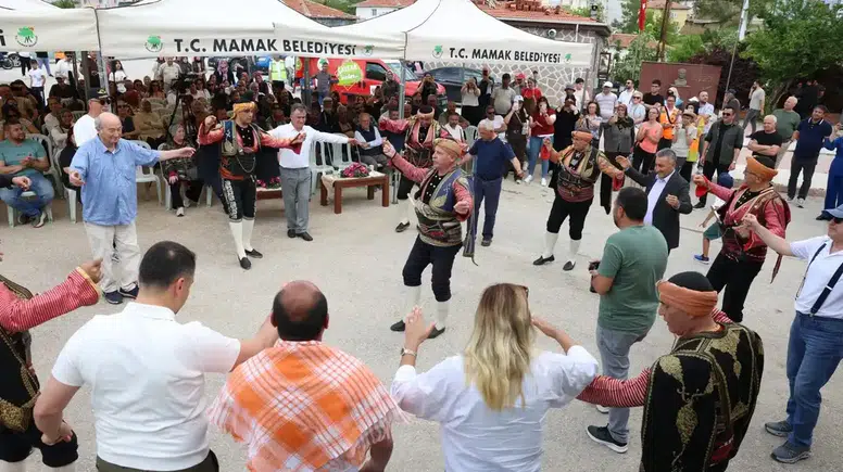 Kutludüğün Şakayık Festivali’nde Doğa ve Kültür Buluştu